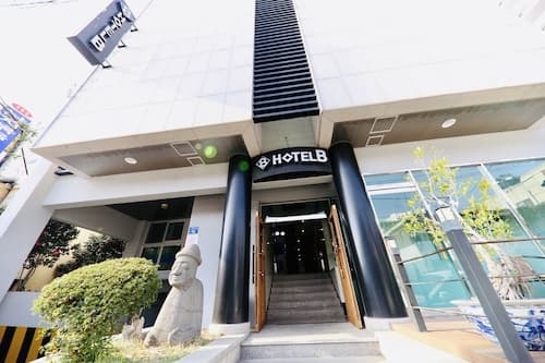 Hotel B