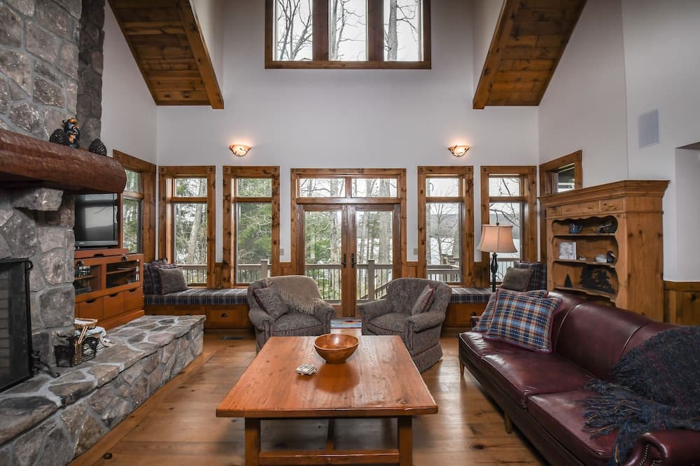Skydance 5 Bedroom House