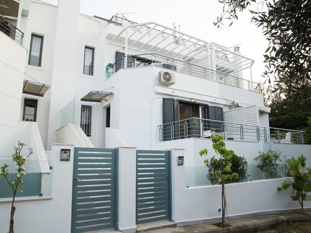 Porto Rafti view by Akroploron