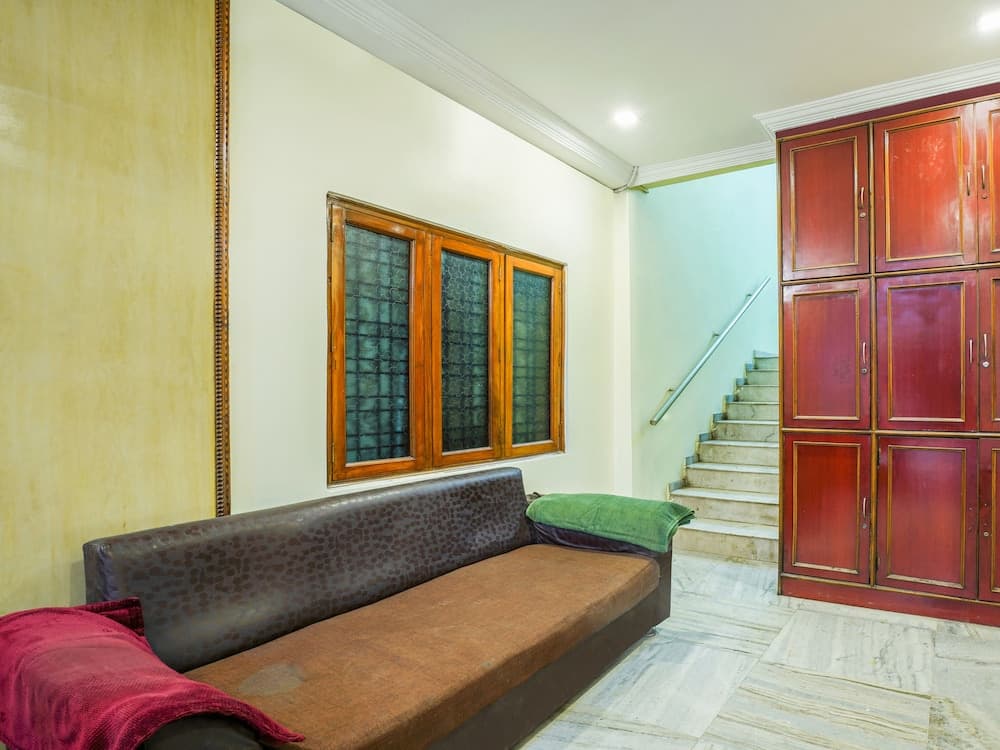 OYO 19121 V G Guest House