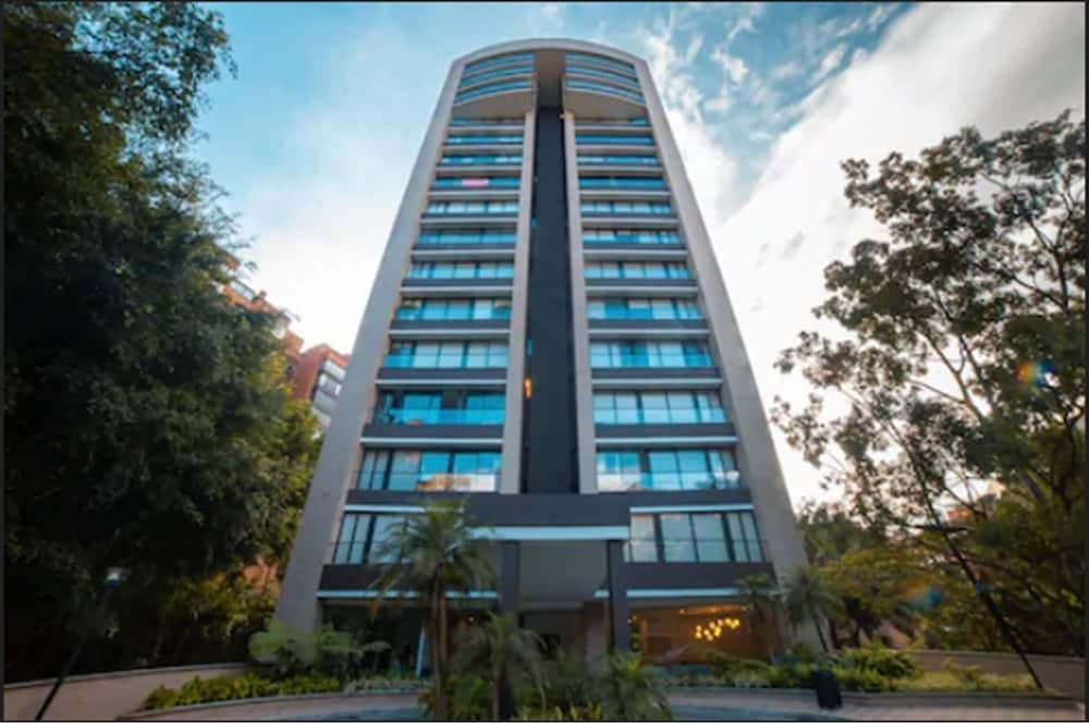 Hotel Class Suites By Colclick