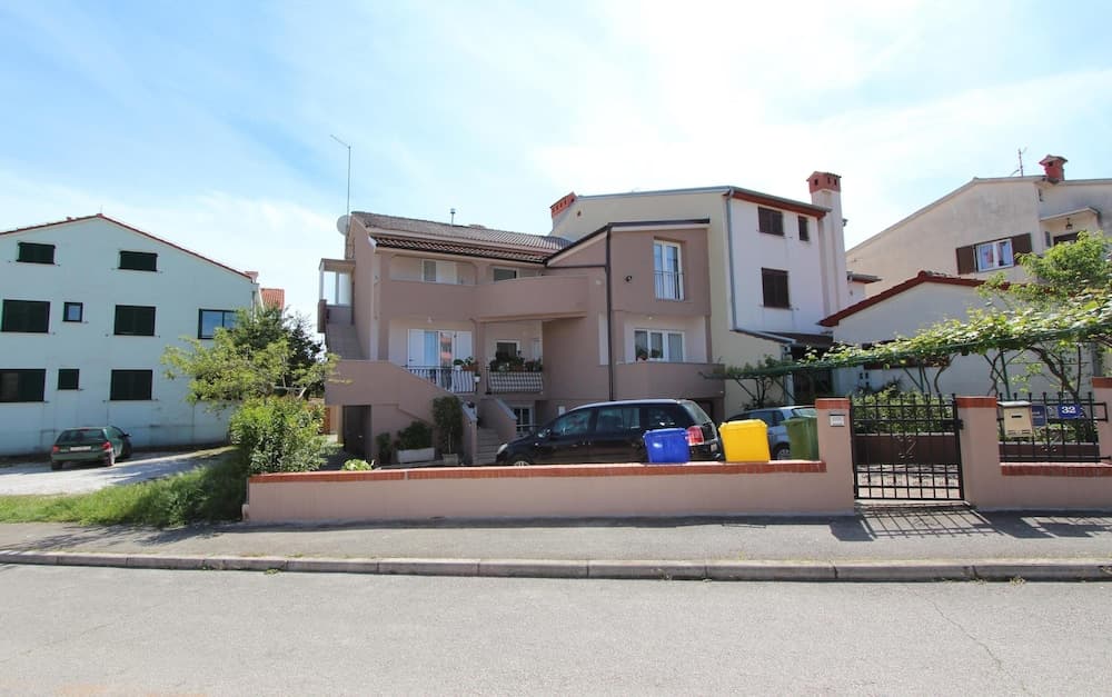 Apartments Eni