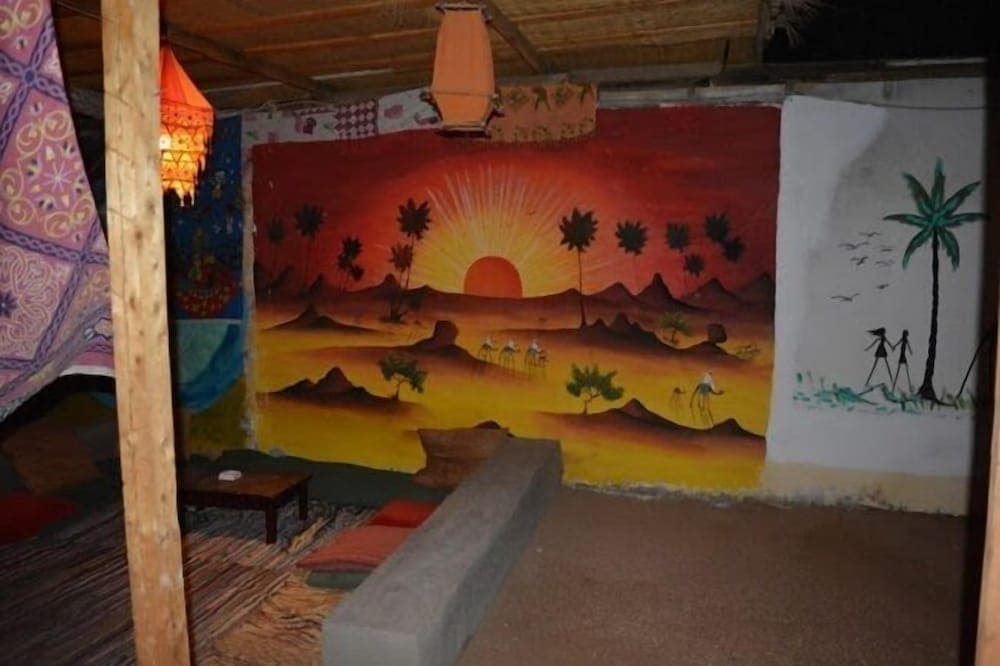 Oasis Fighting Kangaroo