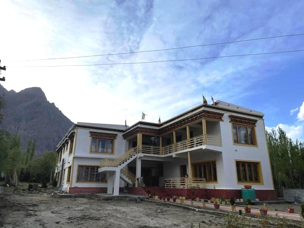 Hotel Nubra Delight and Camps