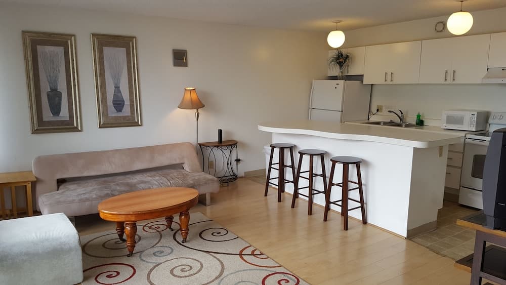 HAWAII  2 MIN FROM THE BEACH