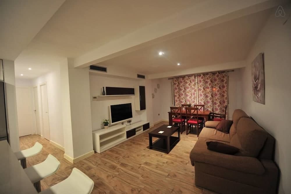 Avenida entre Estadio y Victoria