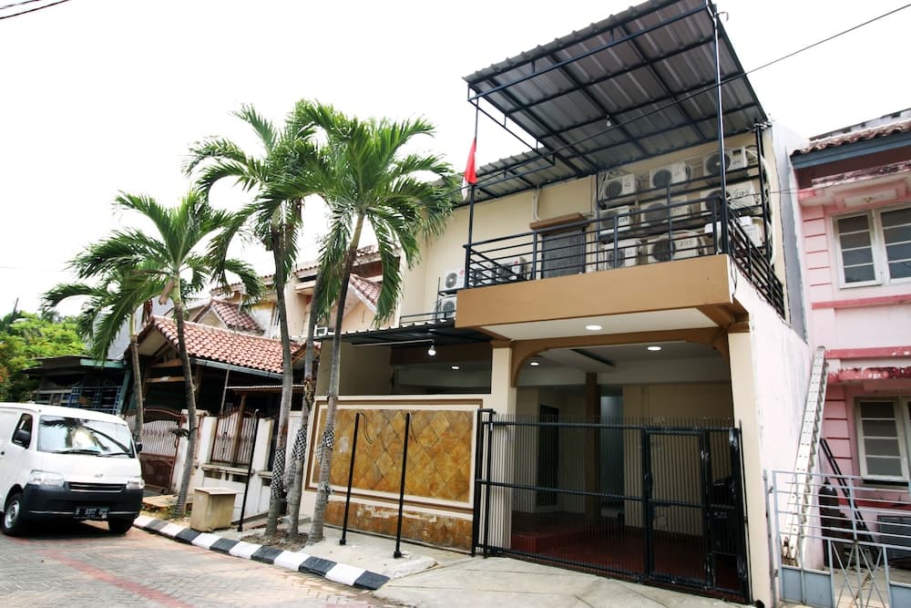 Kamar Keluarga Bandara VII Syariah
