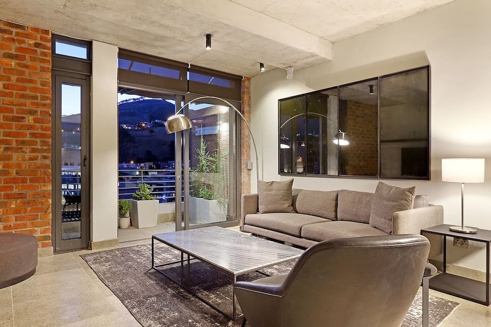 Metropolis 1108 - Adults Only