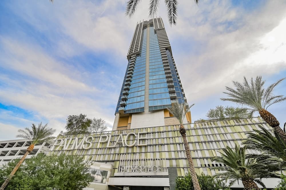 StripViewSuites at Palms Place Penthouses