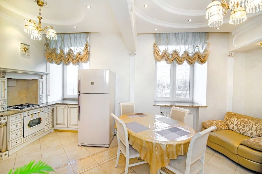 ApartExpo on Pobedy Square 1B