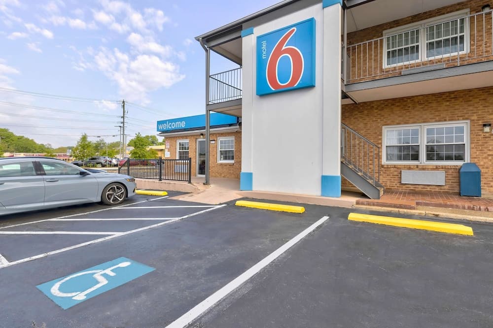 Motel 6 Falls Church, VA - Arlington Boulevard