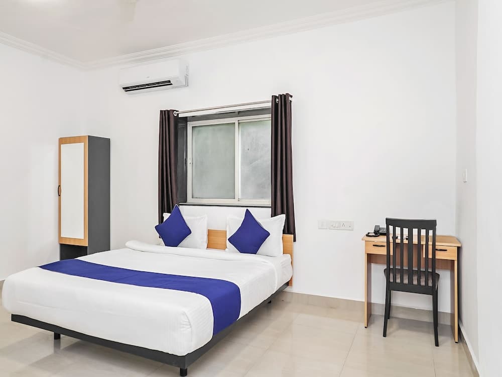 OYO 19530 SilverKey Vishrantwadi