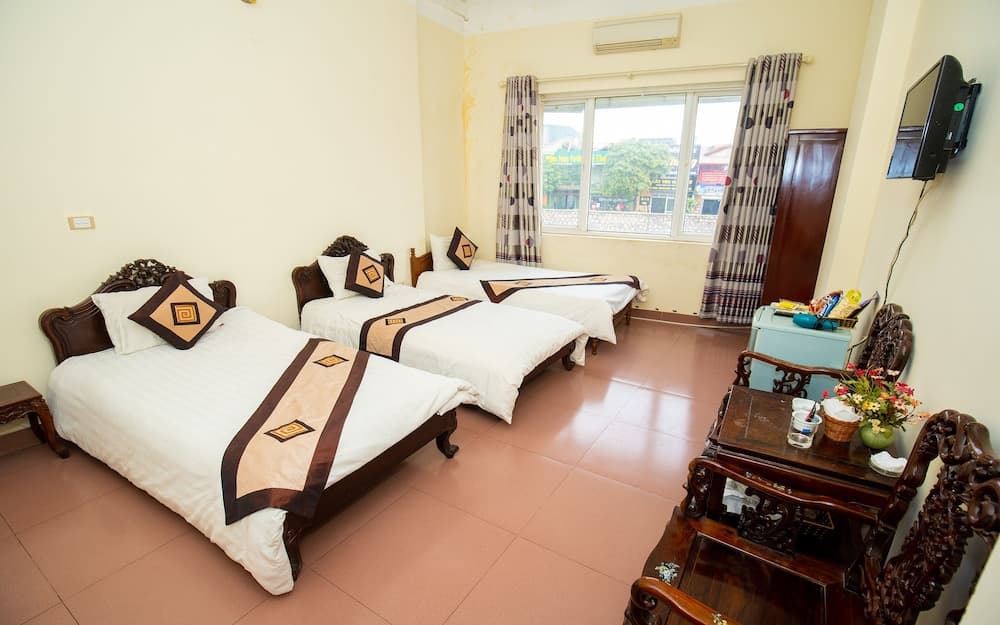 Ho Sen Xanh Hotel