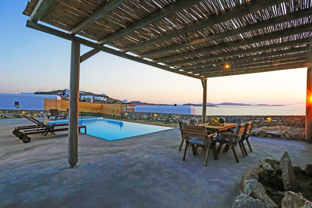 Nikoi Villas