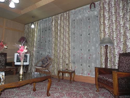 Shabrose Heritage Houseboats