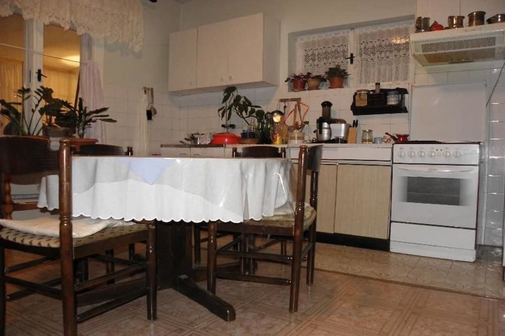 Odada yemek servisi