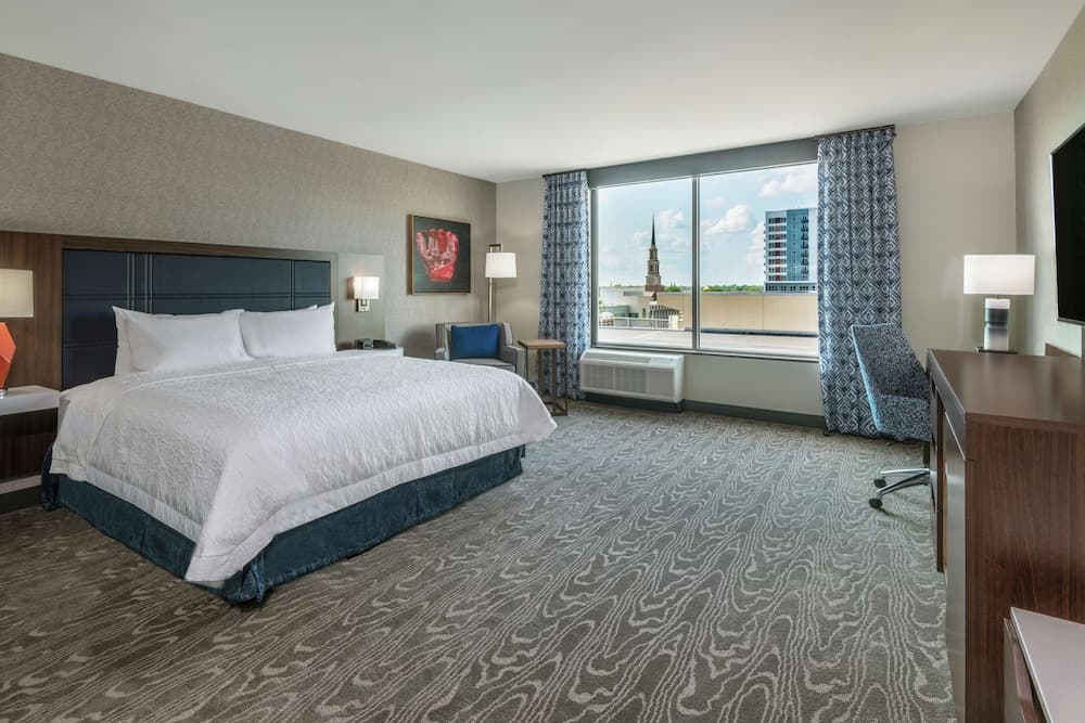 Hampton Inn & Suites Fort Wayne Downtown