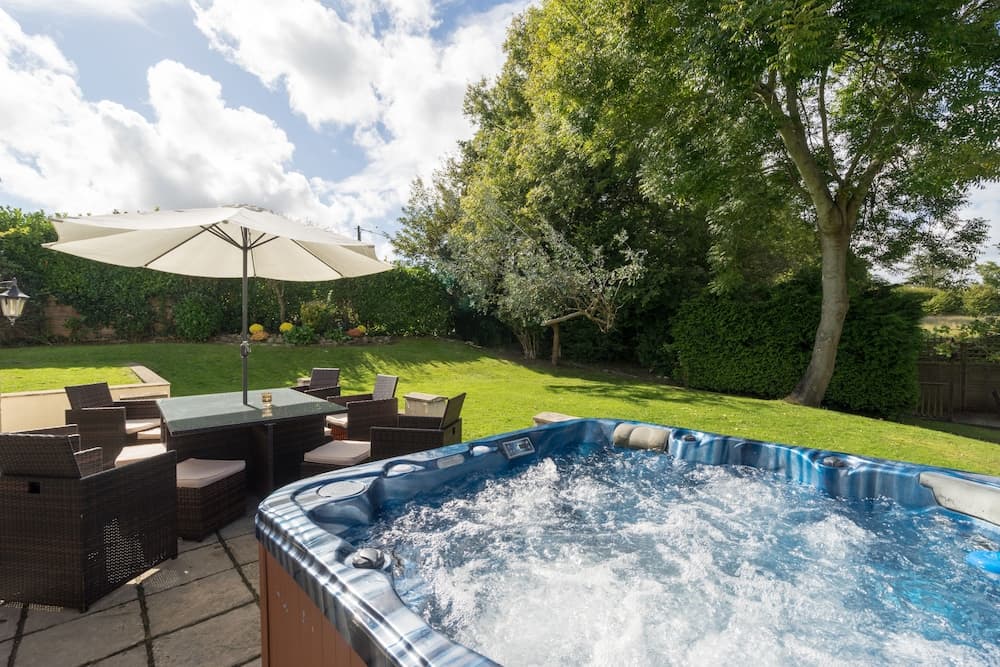 Peveril House, Spacious Eco-friendly Holiday Home