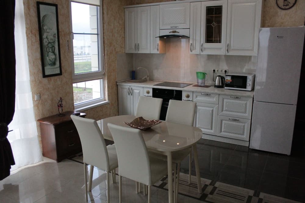 Apartment on Kamyshovaya 41, apt 18