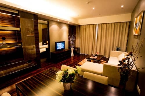 Wanlong Apartment Pazhou Branch