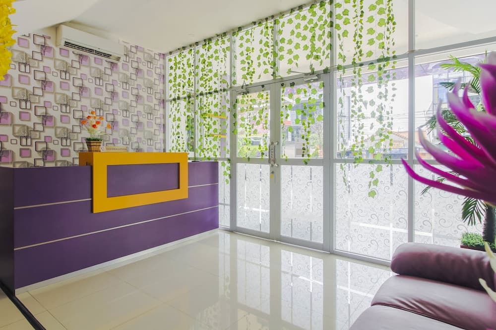 RedDoorz Plus near Stasiun Bekasi
