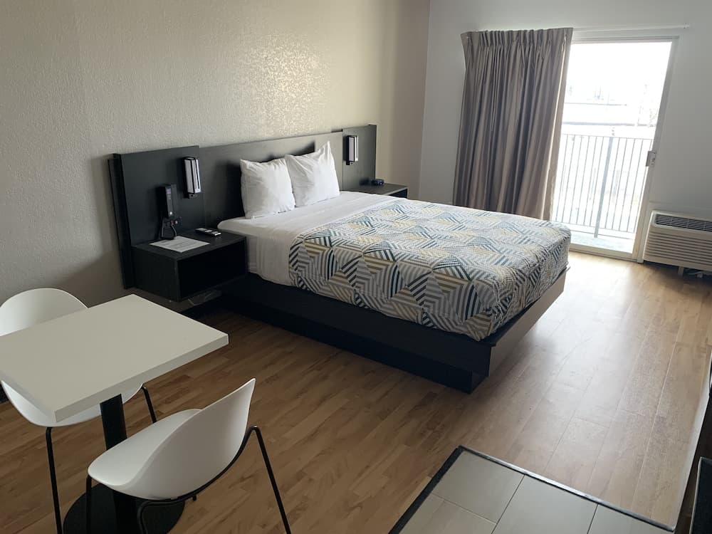 Studio 6 Lincoln, NE - Airport