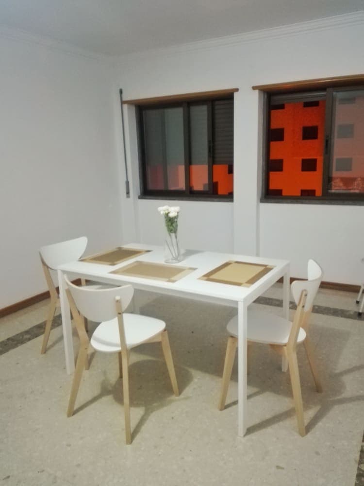 Odada yemek servisi