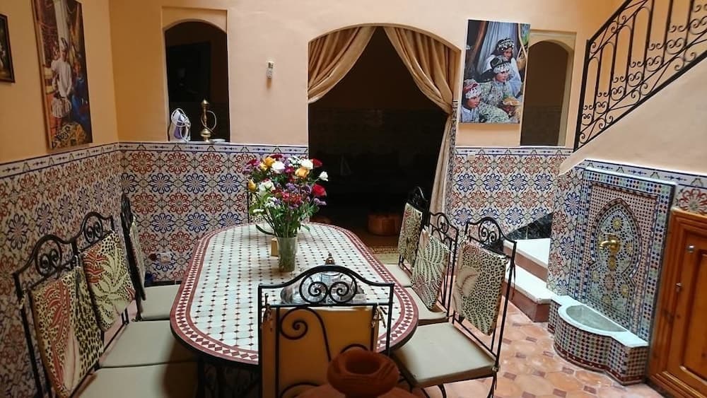 Odada yemek servisi