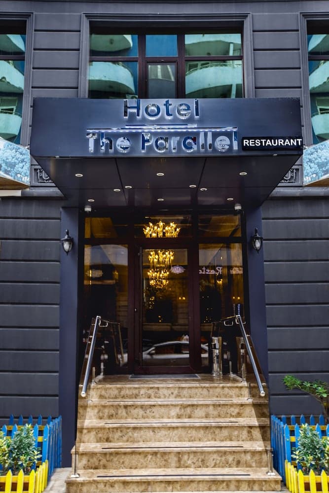 Parallel Hotel