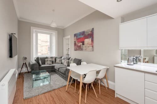 Silver Lining Apartment near Holyrood