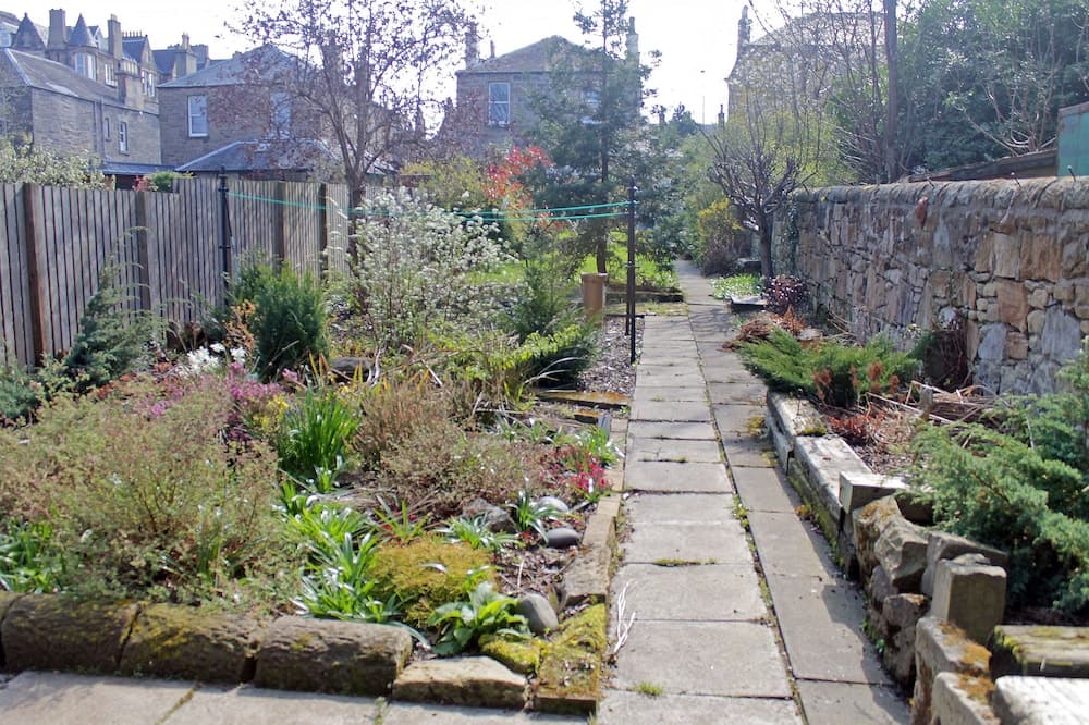 Silver Lining - Gilmore Place Apartment