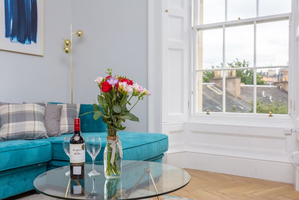 Silver Lining - Luxury New Town Apartment