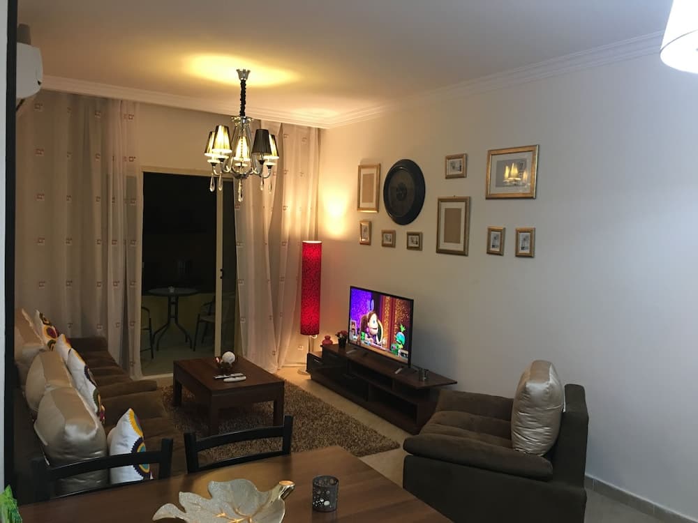 Pool View Apart At British Resort 1334