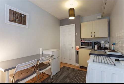 Shirley Apartments, Cozy Studio, 10 Min Drive to City Centre and Cruise Ship Terminals