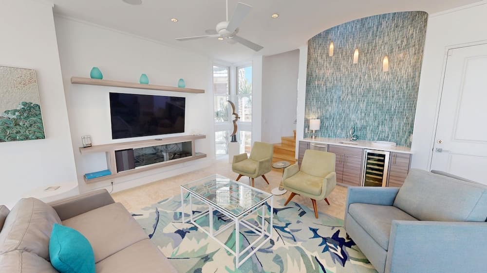 Seabreeze 5 Bedroom Home by RedAwning