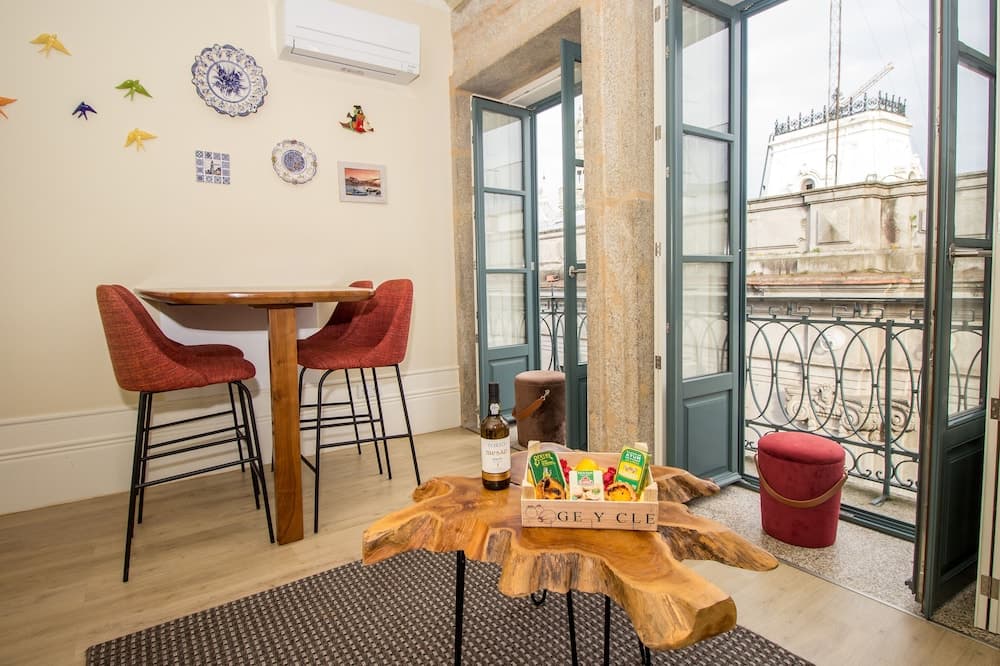 Guest H4U Flores Almada City center