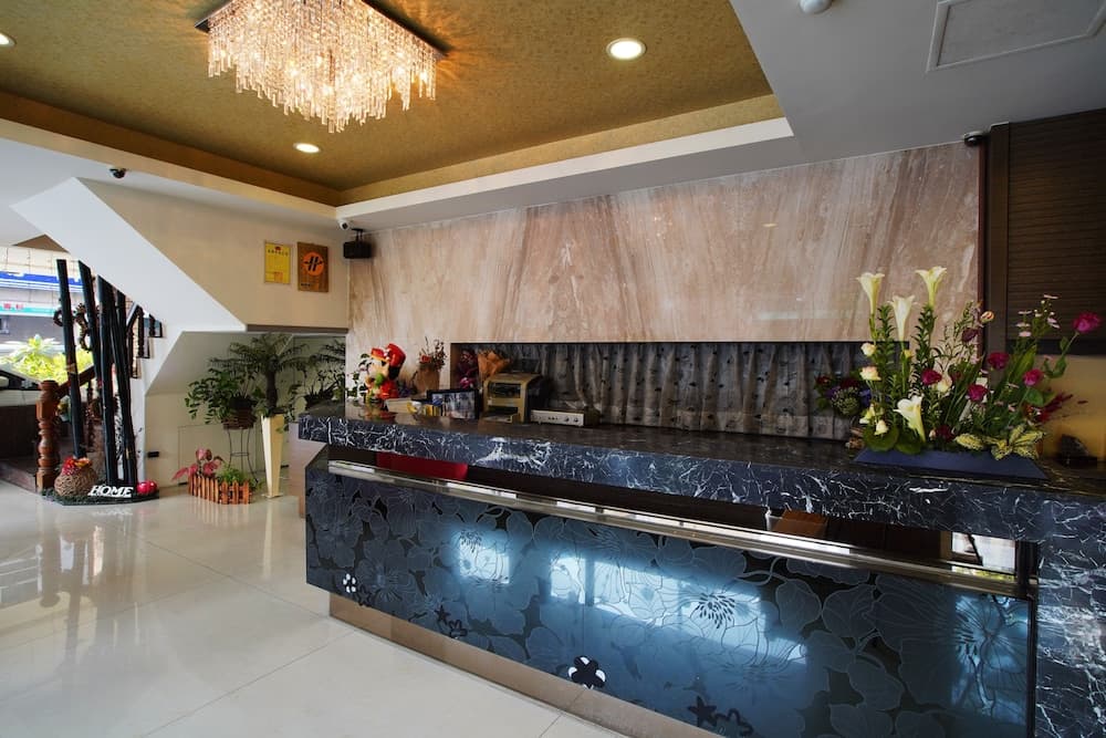 Happy Hotel