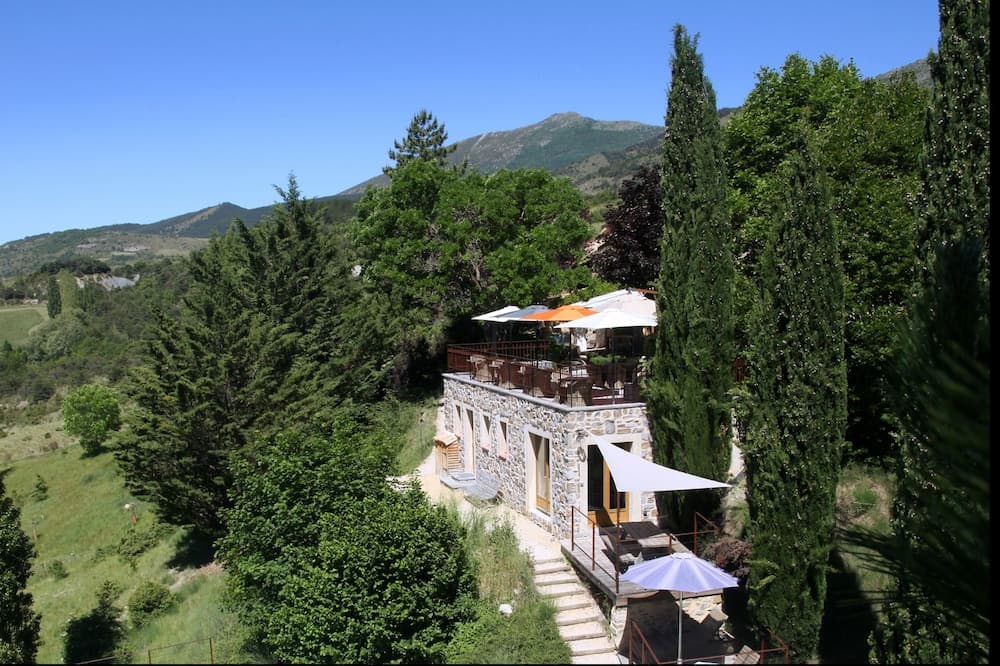 Terre des Baronnies. Cabanes