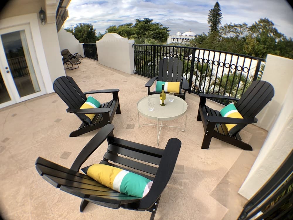 3BR Home wRooftop by Ideal Experience VR