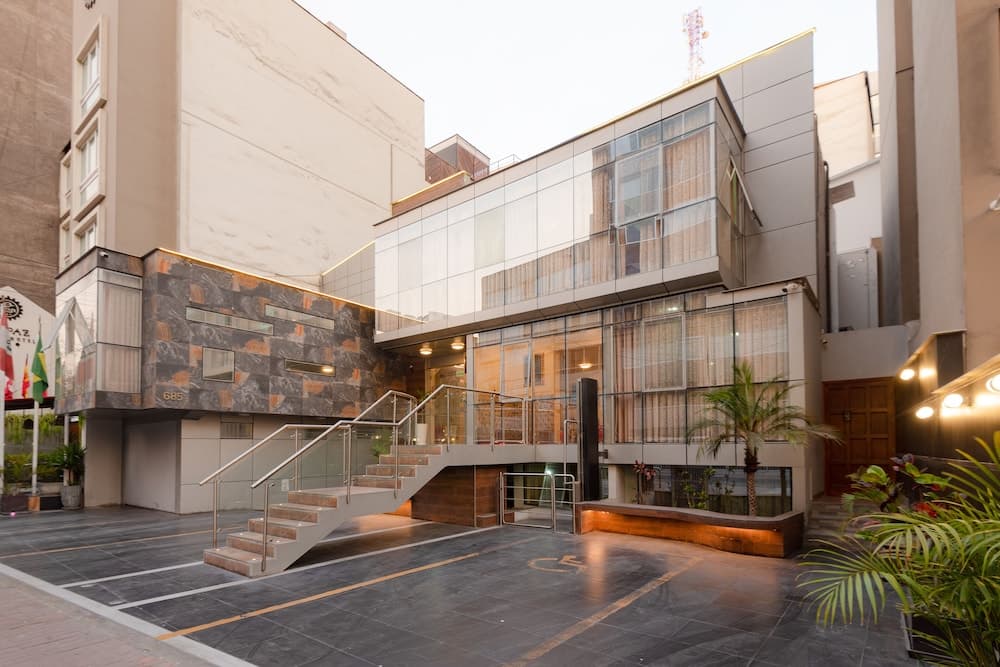 Ayenda Montreal Miraflores