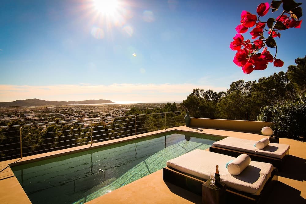 Villa The Rock Legends