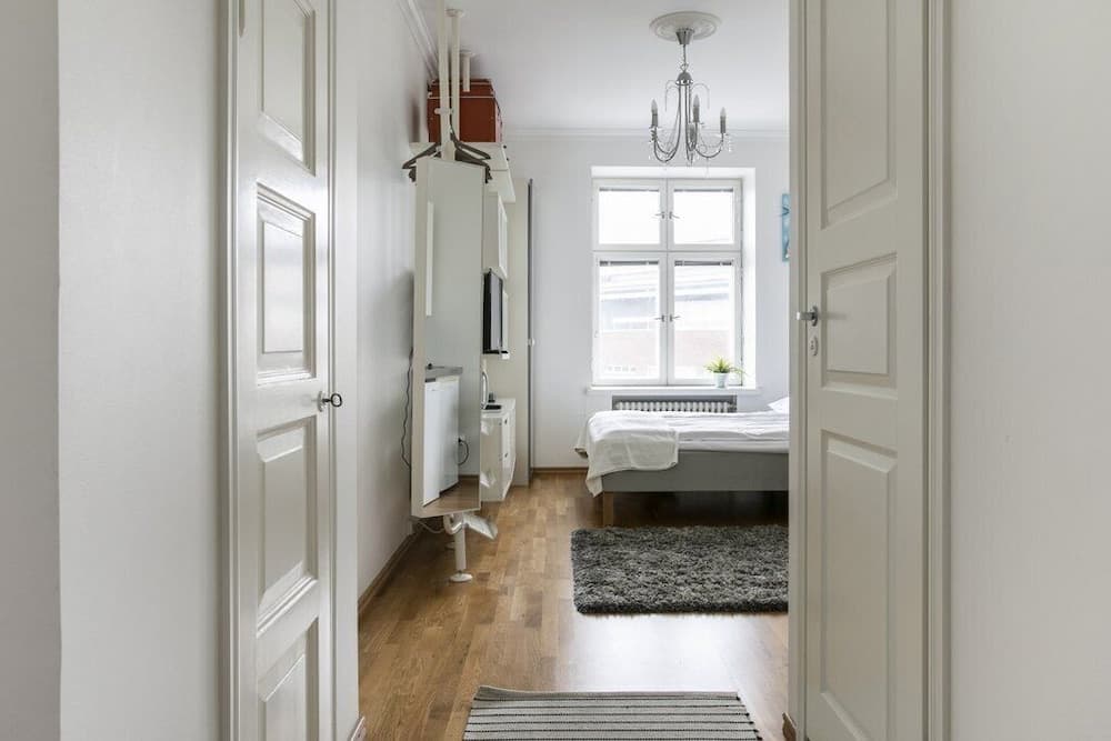 2ndhomes Bright Top Floor Studio in Fredrikinkatu
