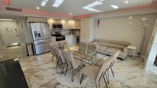 Alexander 521 3 Bedroom Apts by RedAwning