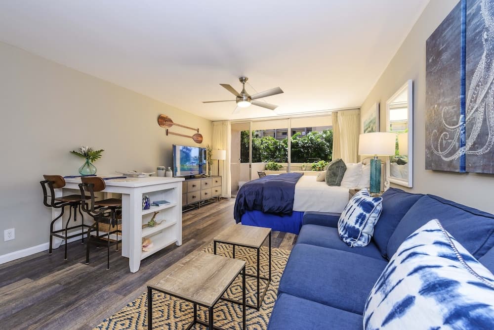 Royal Kahana 119 Studio Studio Bedroom Condo by RedAwning