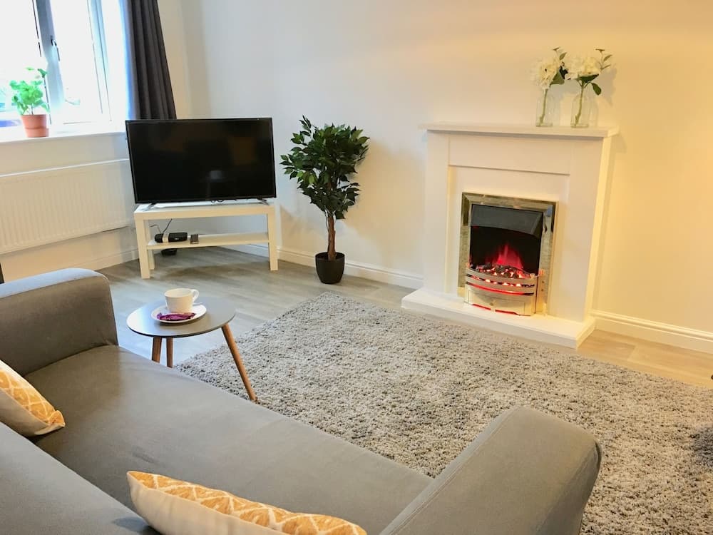 Eastleigh House near Airport