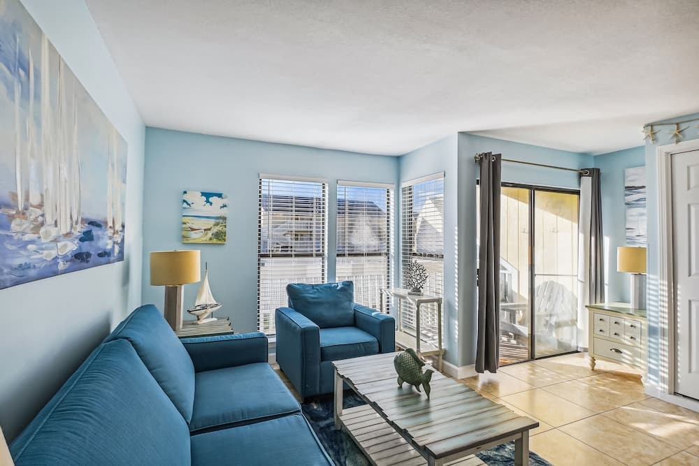 Sandpiper Cove 8112 Studio Bedroom Condo by RedAwning