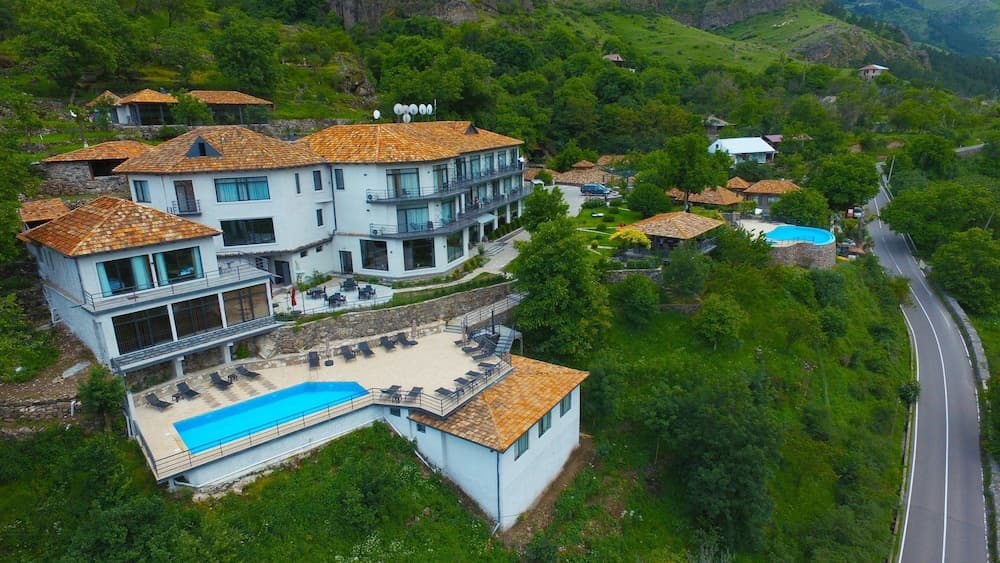 Vardzia Resort