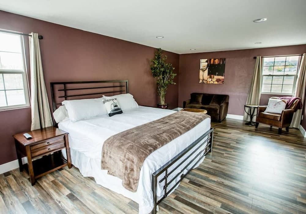 Wine Suite at Rellik House. Winery & Alpaca Farm