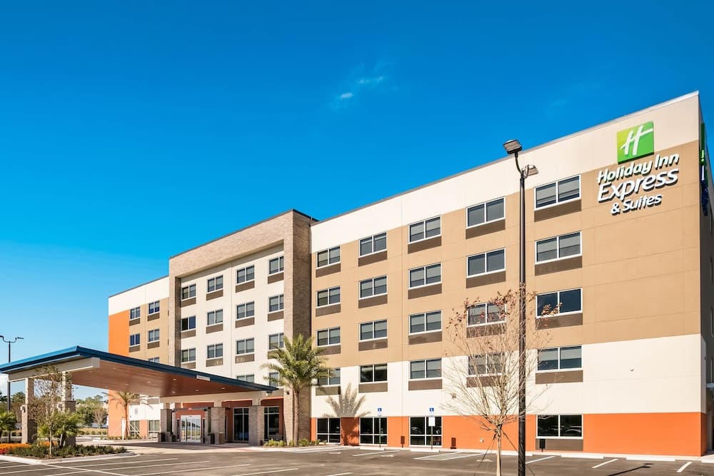 Holiday Inn Express & Suites Jacksonville - Town Center by IHG