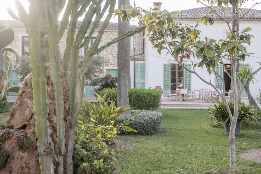 Curolla Petit Hotel
